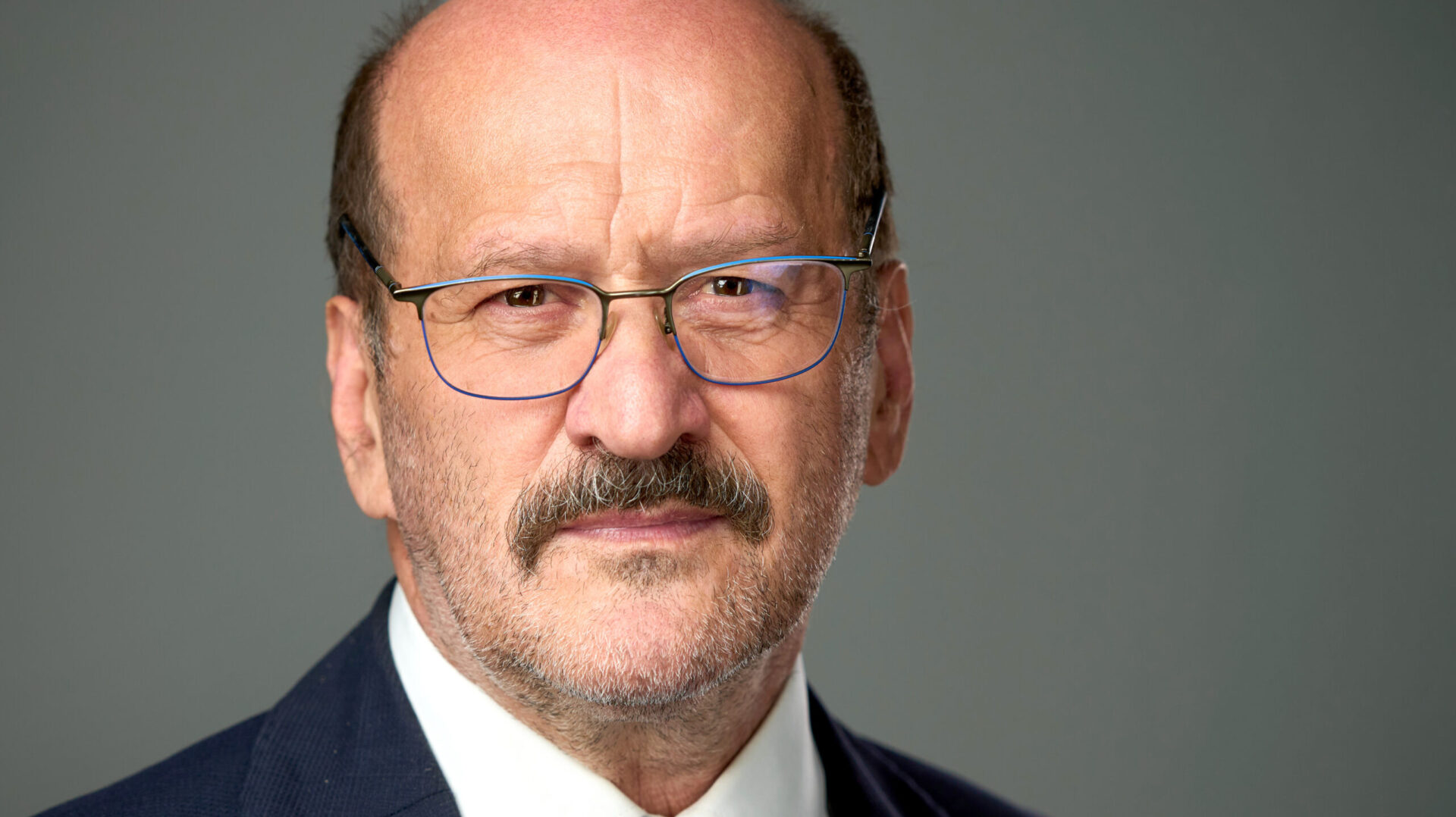 Headshot / Üzelti Portré /CV fotó